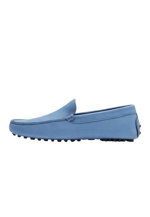 Mocasines de cuero azul con un acabado liso, punta redondeada y suela de goma de perfil bajo con pequeñas protuberancias para un mejor agarre. Diseño fácil de poner.