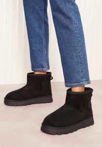 Friends Like These REGULAR FIT - Ziemas zābaki - black