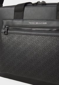 Tommy Hilfiger MONOGRAM COMPUTER BAG UNISEX - Sac ordinateur - black