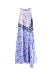 Ujjatlan ruha különböző kék árnyalatokban, virágmintákkal és geometriai színblokkokkal díszítve. Könnyű, sima anyagból készült.