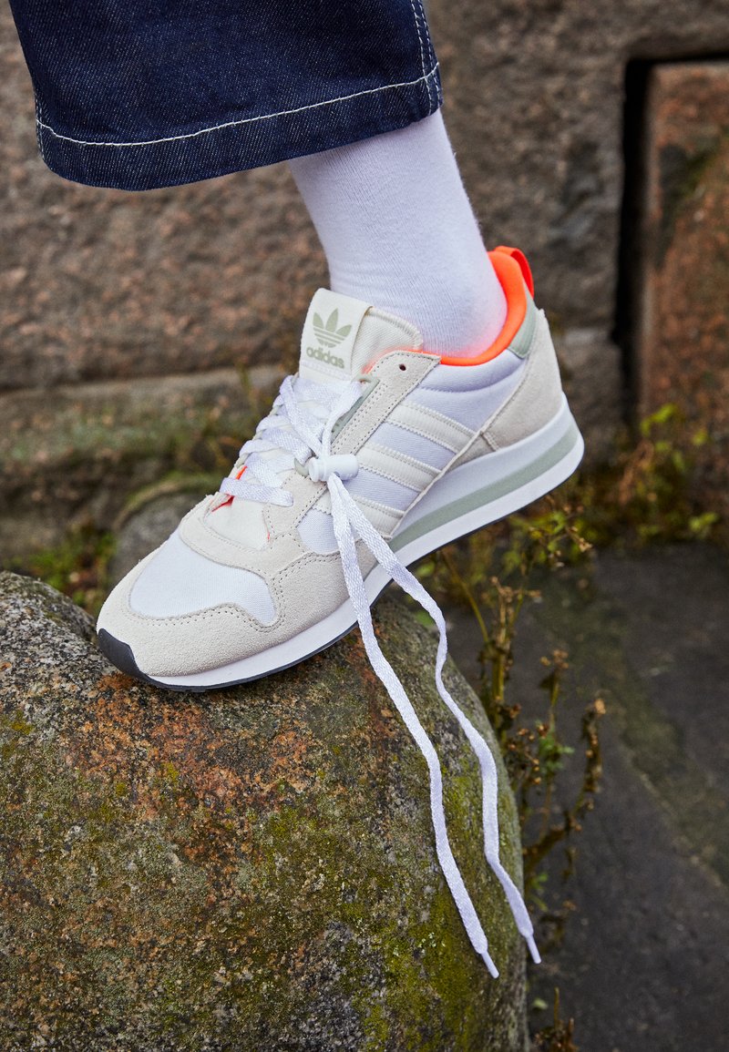 Adidas Originals Zx 500 Unisex Sneaker Low Offwhite Footwear White Halo Green Offwhite Zalando De