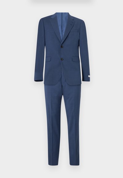 Dvojdielny modrý pánsky oblek s blejzrom s výstrihom, zapínaním na dve gombíky, kapsami s pätkou a zodpovedajúcimi nohavicami so rovnou nohavicou.