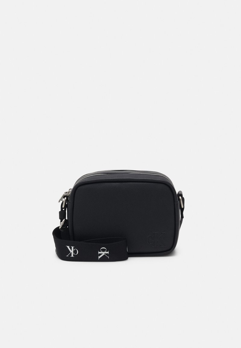 Calvin Klein Jeans ULTRALIGHT ZIP CAMERA BAG Olkalaukku black/musta