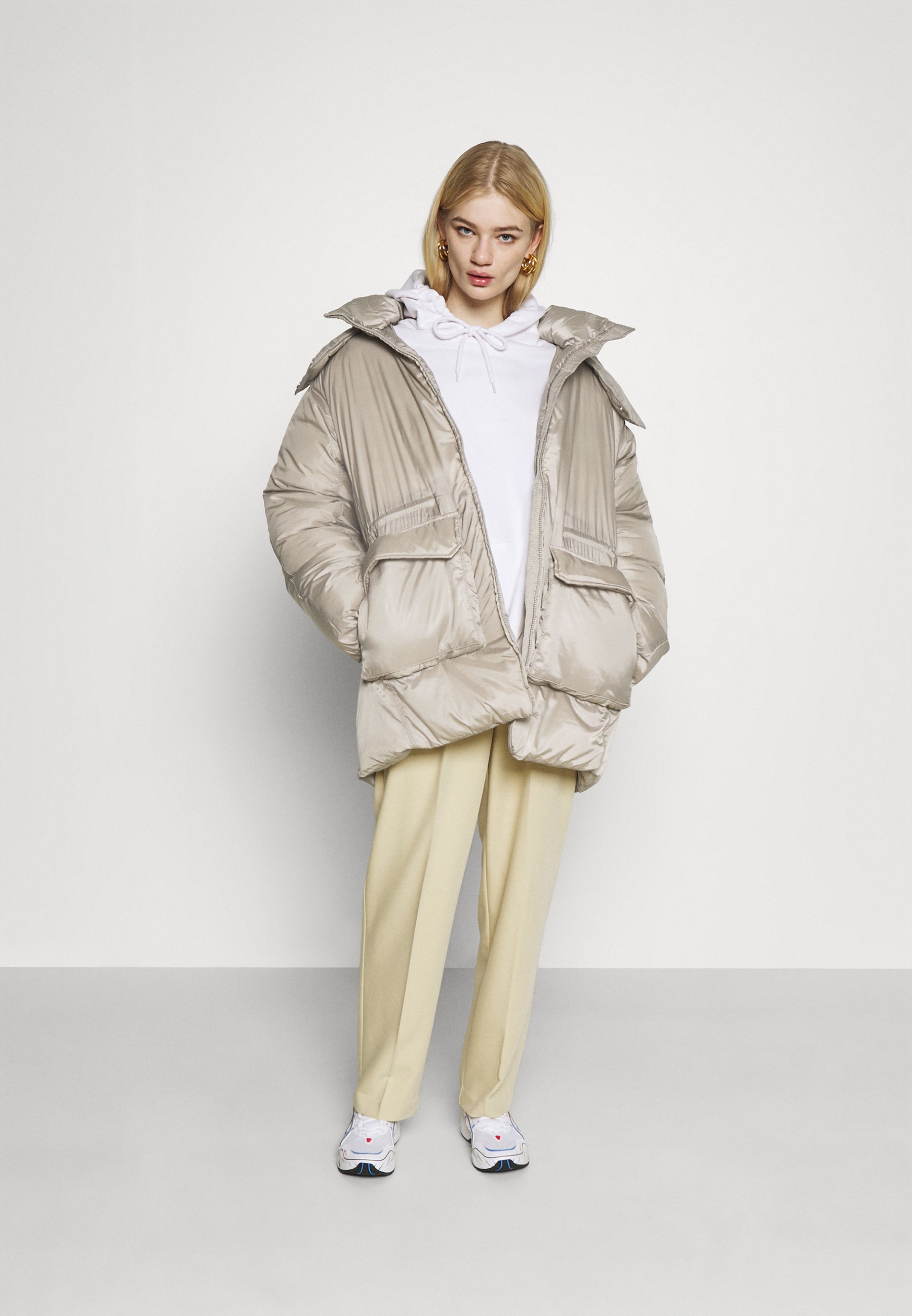 weekday beige jacket,www.macj.com.br