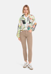 Marc Cain SILEA - Jeans Slim Fit - toffee macaron