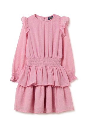 Abito rosa con maniche lunghe, dettagli arricciati, vita smock e gonna a strati con un motivo paisley su tutta la superficie.