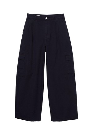 Pantalons cargo larges de couleur marine en coton avec des plis, dotés de deux poches latérales et de deux poches cargo pour un rangement supplémentaire.