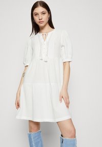 Vero Moda VMNATALI 2/4 SHORT DRESS - Skjortklänning - snow white