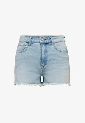 Short en denim bleu clair avec ourlet effiloché, bouton à l’avant, fermeture éclair et passants de ceinture, présenté sur fond blanc.