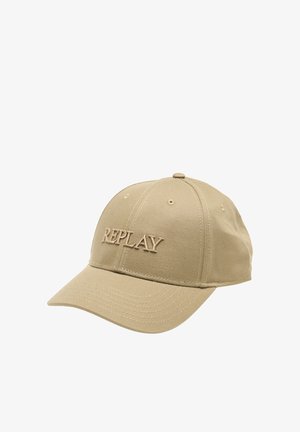 Cappellino da baseball beige con visiera curva e logo "REPLAY" ricamato sul davanti, realizzato in materiale tessuto con fori di ventilazione.