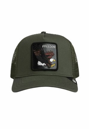 Olivgrüne Baseballkappe aus Mesh mit einem Aufnäher, der einen fliegenden Weißkopfseeadler zeigt und darüber das Wort „FREEDOM“.