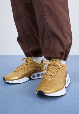 AIR MAX DN PRM - Trainers - metallic gold/black/white/team gold/metallic silver