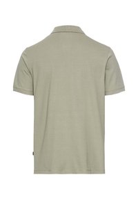 Kortærmet polo-shirt i lys olivengrøn bomuld, med krave og lige kant, samt minimale syninger.