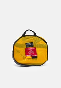 The North Face BASE CAMP DUFFEL S UNISEX - Reiseveske - summit gold/black