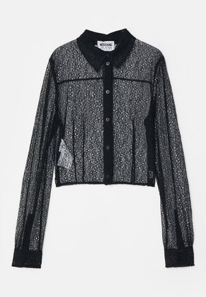 Kratka črna čipkasta srajca z dolgimi rokavi, z gumbi spredaj in ovratnikom. Ima zapleteno vzorčeno teksturo in trde manšete.