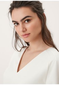 s.Oliver BLACK LABEL ROBE - Denní šaty - cream