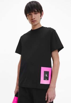 ILLUMINATED BOX UNISEX - T-shirt z nadrukiem - ck black