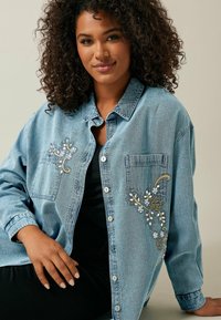 Evans SEQUIN EMBELLISHED - Overhemdblouse - blue