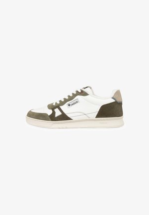 Weißer Sneaker mit olivgrünen Wildlederakzenten, Obermaterial aus Leder, flachen Schnürsenkeln und Gummisohle. Verfügt über ein Logo an der Seite und perforierte Details.