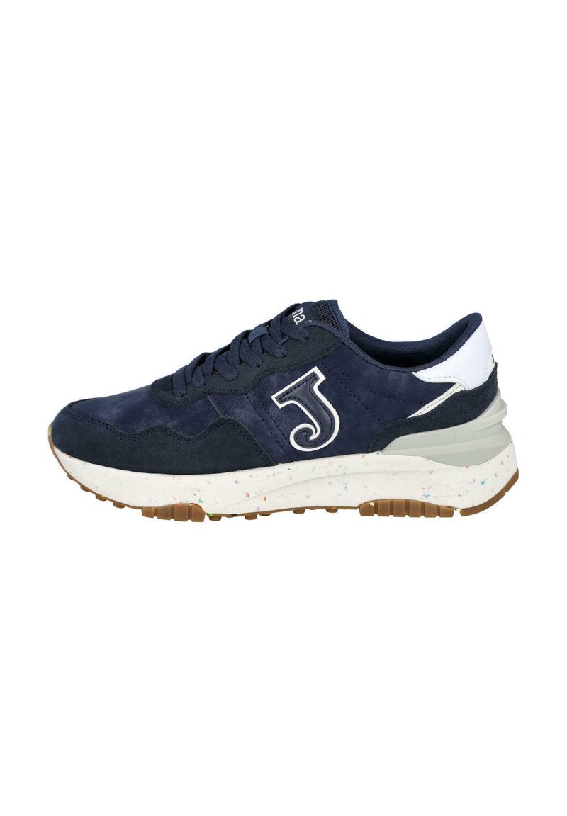 Zapatilla deportiva azul marino con parte superior de ante y tejido, acento blanco en el talón, suela de goma y media suela texturizada con manchas coloridas.