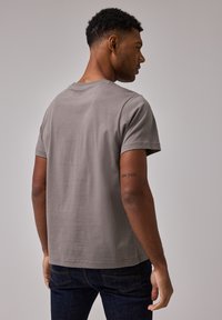 Street One MEN IN UNI - Jednoduché tričko - braun