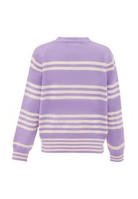 Maglione viola con strisce orizzontali crema, maniche lunghe e polsini e orlo a costine. Morbido tessuto a maglia e scollatura a girocollo.