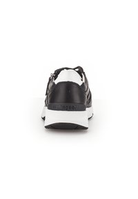 Baskets en cuir noir avec semelle intermédiaire blanche, de forme arrondie et avec des détails cousus. Équipées d'un talon avec logo et d'une fermeture éclair arrière unique.