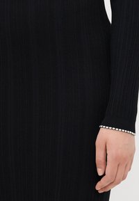 Vero Moda Tall VMNINA O NECK CALF - Vabalt langev kleit - black/birch