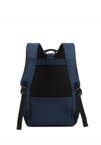 Zaino blu navy con schiena imbottita in rete, spallacci regolabili, tasca frontale e design elegante. Realizzato in tessuto durevole.