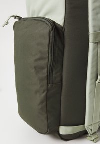 Columbia TRAIL TRAVELER™ 28L UNISEX - Hátizsák - safari/greenscape