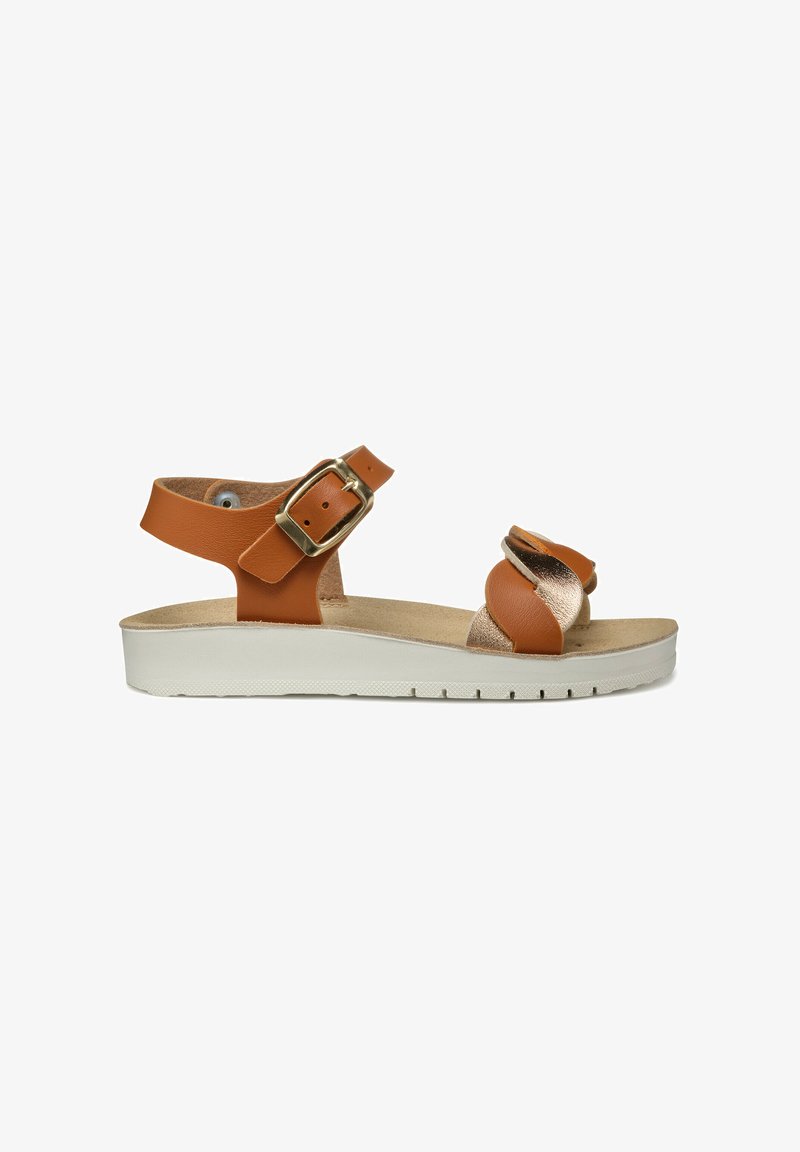 Bruine leren sandalen met een metallic accent, verstelbare gespband, gevoerde binnenzool en rubberen zool in het wit.