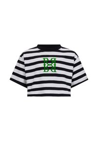 Czarna i biała w paski krótka koszulka z okrągłym dekoltem, z zielonym wyszywanym logo na środku. Materiał bawełniany. Krótkie rękawy.