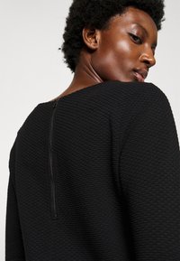 TOM TAILOR DENIM DRESS WITH SLEEVE DETAIL - Dzsörzéruha - deep black
