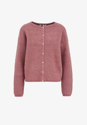 Cardigan en tricot doux couleur rose poussiéreux avec des manches longues, un col rond et de petits boutons blancs sur le devant.