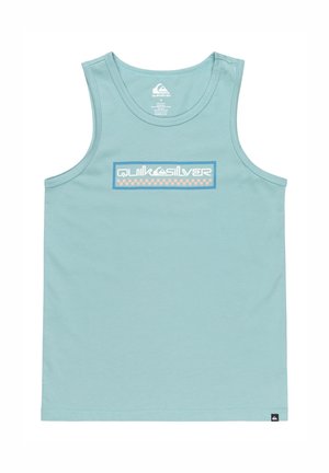 Débardeur en coton bleu clair avec un logo graphique dans un design rectangulaire avec des accents bleus et pêche. Sans manches et avec un col rond.