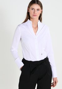 Seidensticker - BUSINESS GOBLET COLLAR REGULAR FIT - Overhemdblouse - white Miniatuurafbeelding 1