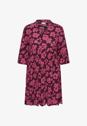 Fialové šaty s ružovým kvetinovým vzorom, výstrih do V, rukávy do lakťa a volánový lem.