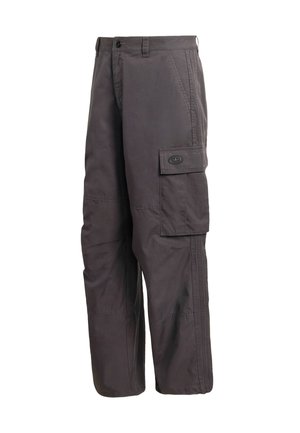 Grå cargobyxor av tyg med flera fickor, knappstängning och en ledig passform med synliga sömnadsdetaljer.