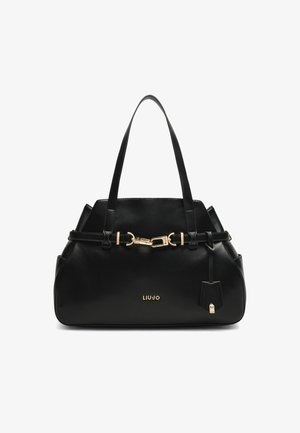 Borsa a mano in pelle nera con doppio manico, dettagli in hardware dorato e una tracolla decorativa. Presenta un logo tono su tono e un dettaglio con portachiavi.