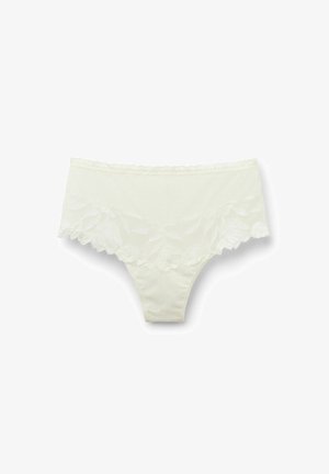 Panties blancas con encaje, hechas de una tela suave. La cinturilla presenta un delicado acabado de encaje en forma de ondas y un diseño liso en la parte posterior.