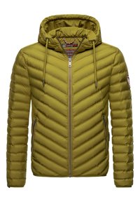 Olijfgroen gewatteerde jas met een chevronquiltdesign, capuchon, ritssluiting en zijzakken. Heeft een merkembleem op de linker mouw.