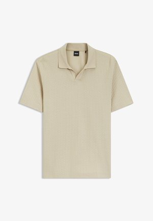 Miesten beige teksturoitu lyhythihainen poolopaita, jossa on yksivärinen beige kaulus ja "BOSS"-merkintä kauluksen sisäpuolella.