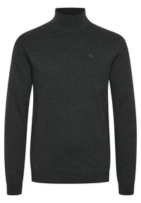 Pulover turtleneck gri închis, realizat dintr-un material tricotat moale, cu mâneci lungi și o siluetă ajustată, având un detaliu subtil al logo-ului pe piept.