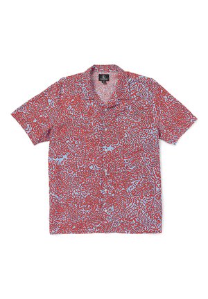Korte mouwen blouse in lichtblauw, met een draaiend rood abstract patroon, een klassieke kraag en een zachte stofstructuur.