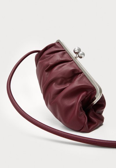 WEEKEND MaxMara MARCHE - Clutch - rubino