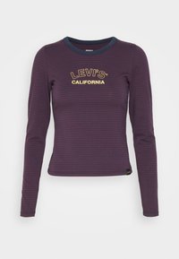 Lang�ärmliges lila und burgunder gestreiftes Hemd mit rundem Ausschnitt und goldenen "LEVI'S CALIFORNIA"-Logo auf der Vorderseite.