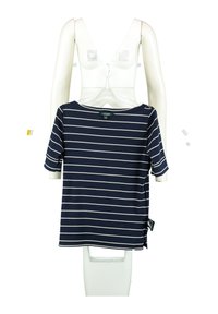 Mörkblå randig kortärmad skjorta i mjukt material. Har en rund halsringning och en sidoklyvning för en avslappnad passform. Taggen är synlig.