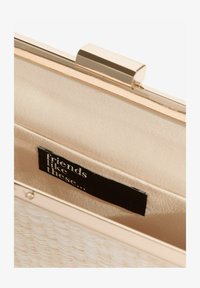 Valimata, natural raffia