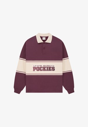 Pitkähihainen pikeepaita burgundinpunaisesta ja kermaisesta puuvillasekoitteesta, jossa on resorikaulus, kolmen napin aukko ja "POCKIES"-logo rinnassa.