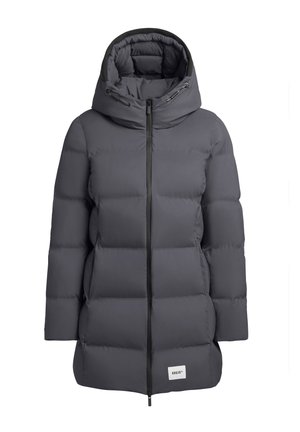 Padded szara parka z kapturem, z zamkiem błyskawicznym z przodu oraz małą naszywką z logo. Gładka tekstura z konturowym krojem i grubą izolacją.